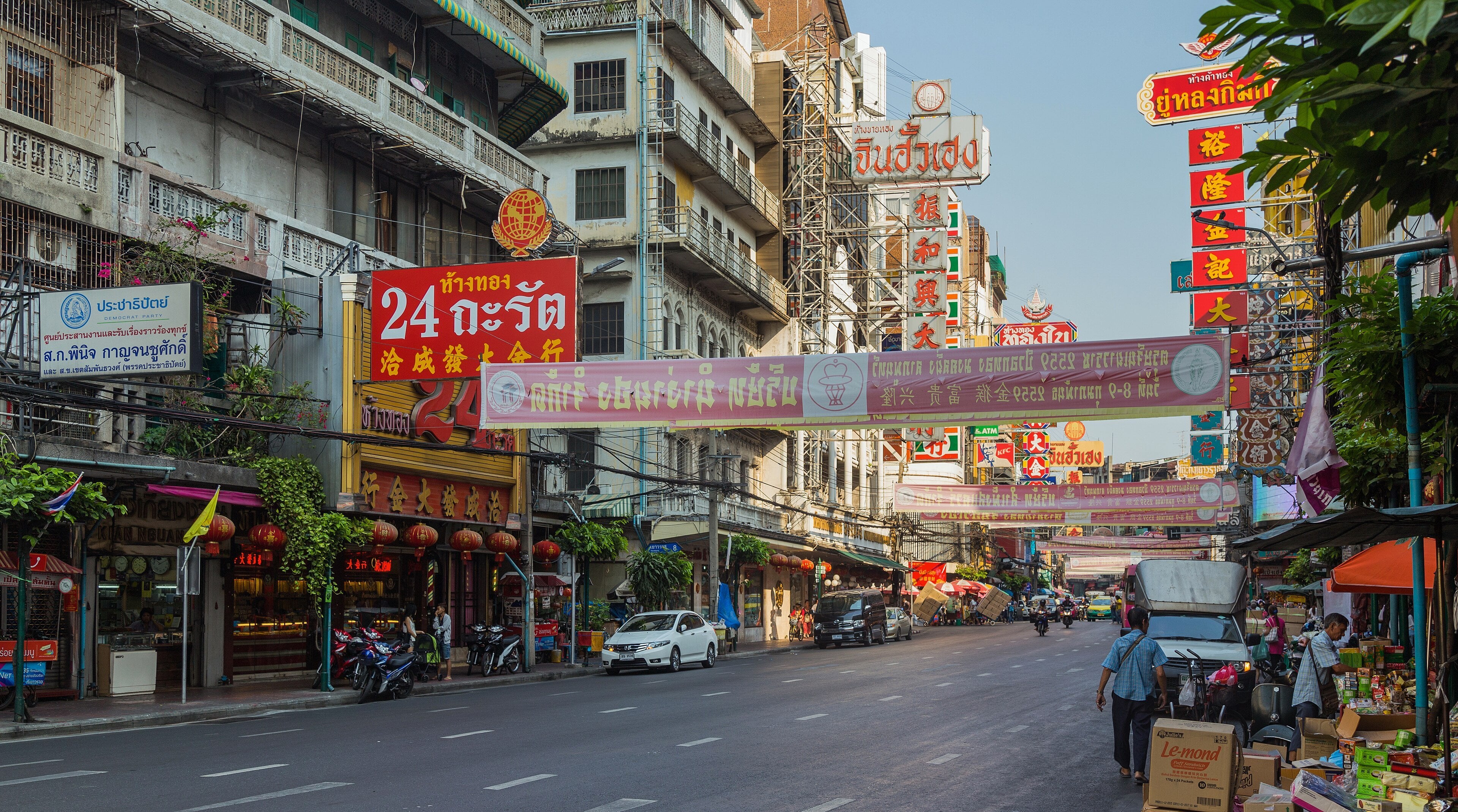 Yaowarat Road in Chinatown