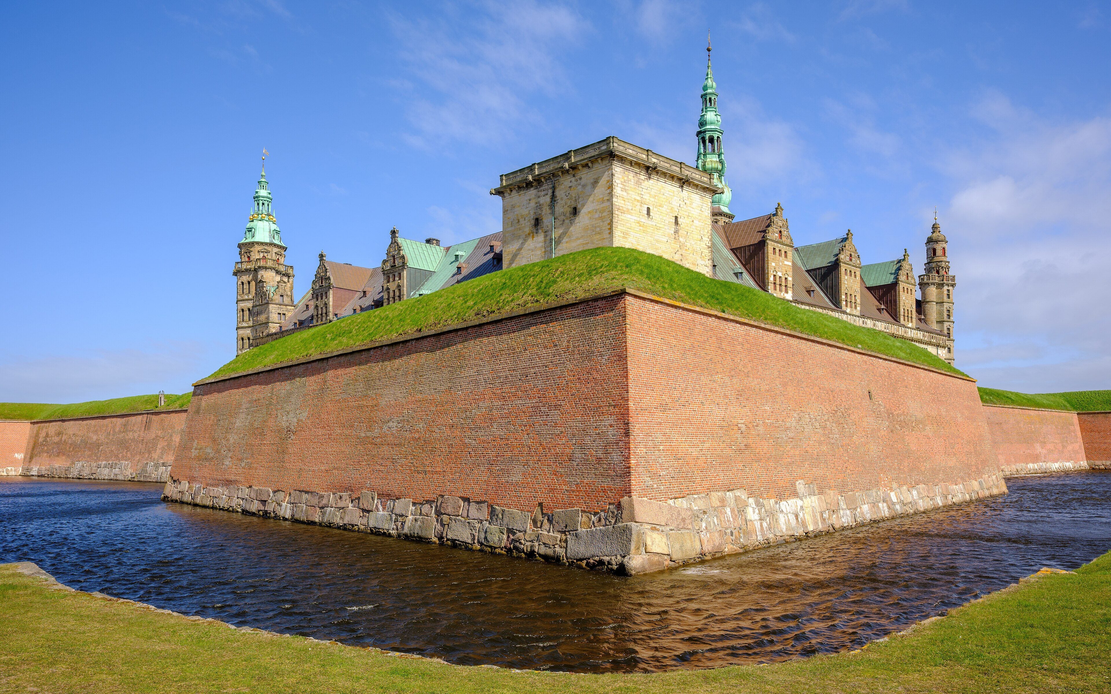 Kronborg Castle and its ramparts in Helsingør