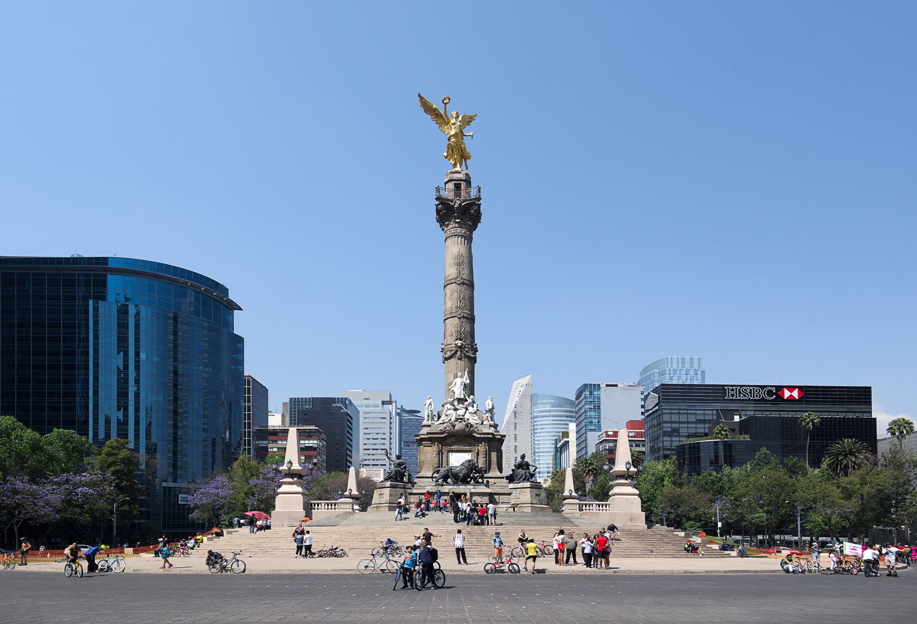 The Ángel de la Independencia roundabout on Paseo de la Reforma