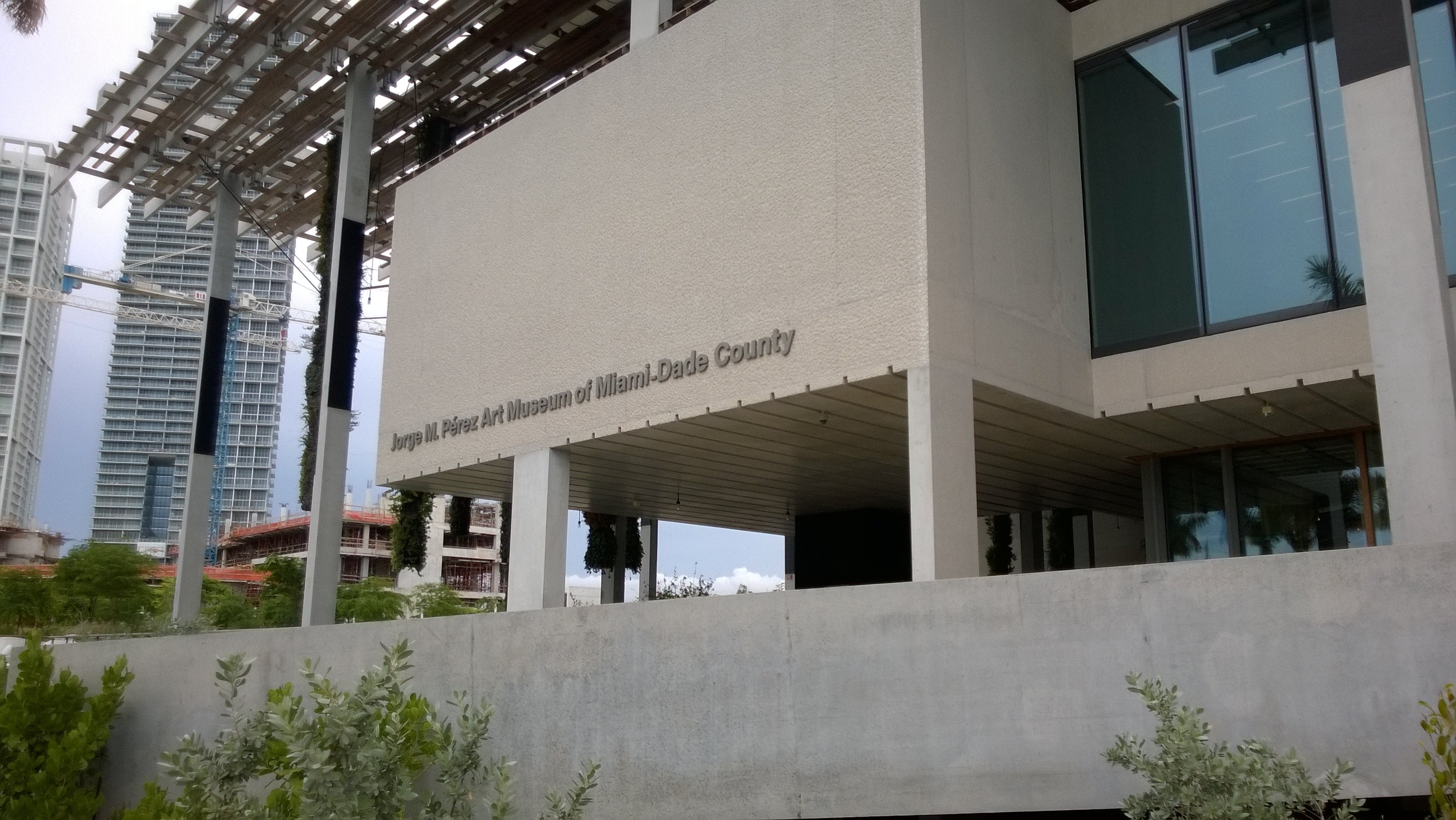 Pérez Art Museum Miami and its hanging gardens on the bay