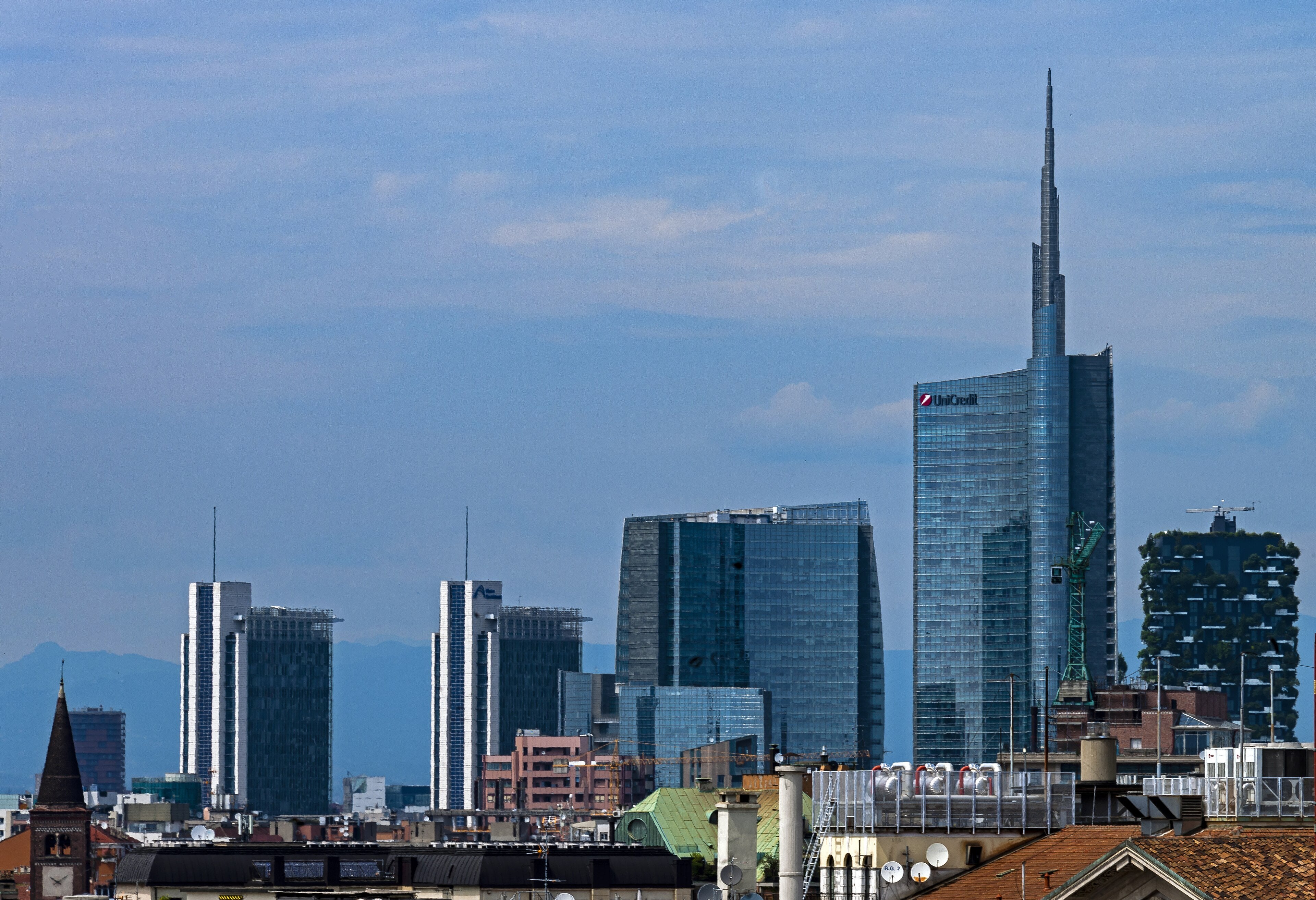 Porta Nuova skyline with the UniCredit Tower and Bosco Verticale