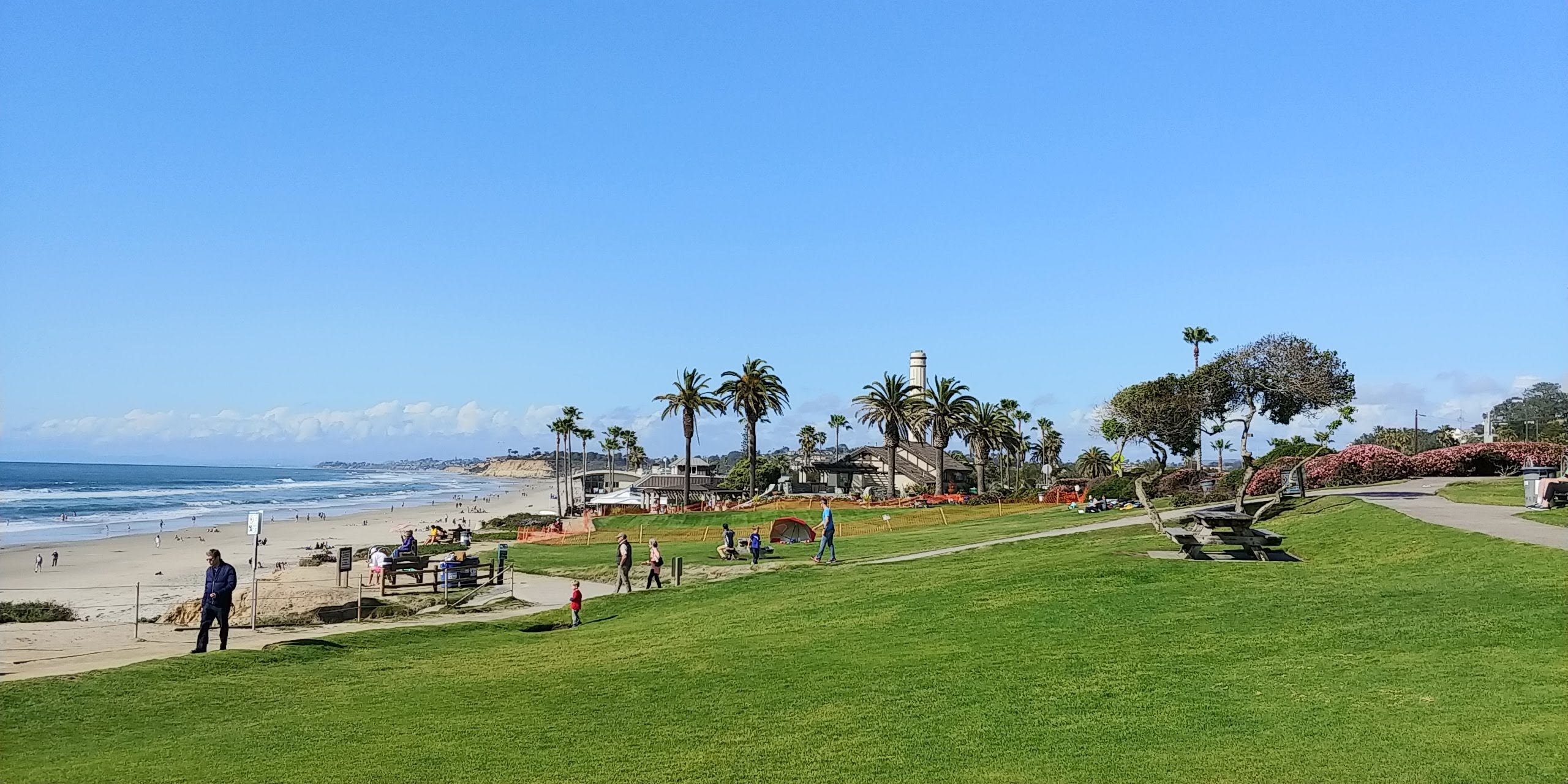 The lawn of Powerhouse Park above Del Mar's beach