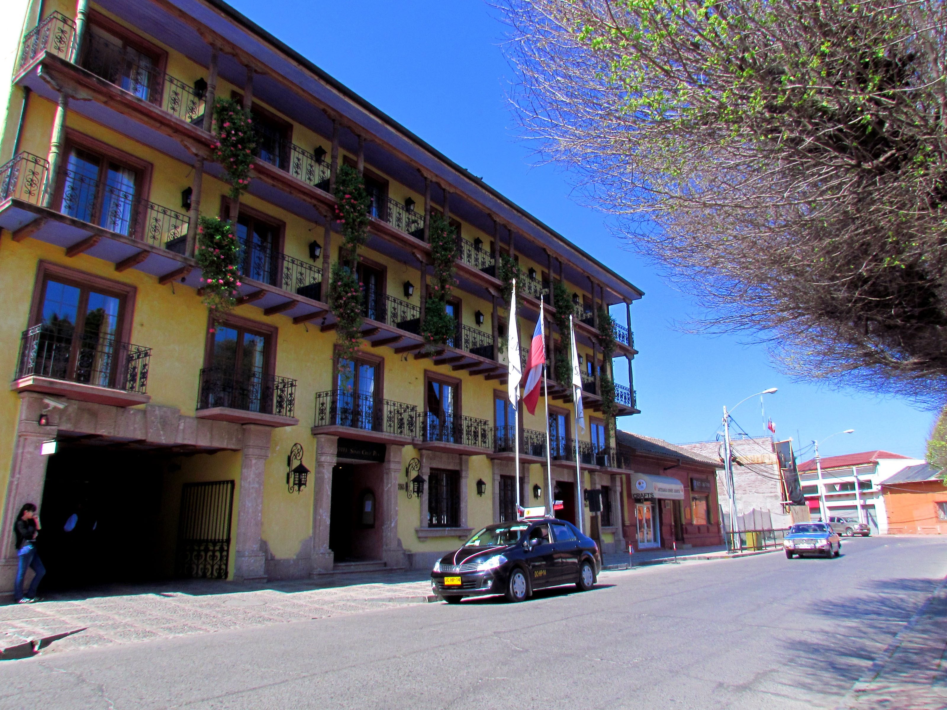 Hotel Santa Cruz Plaza on the town square