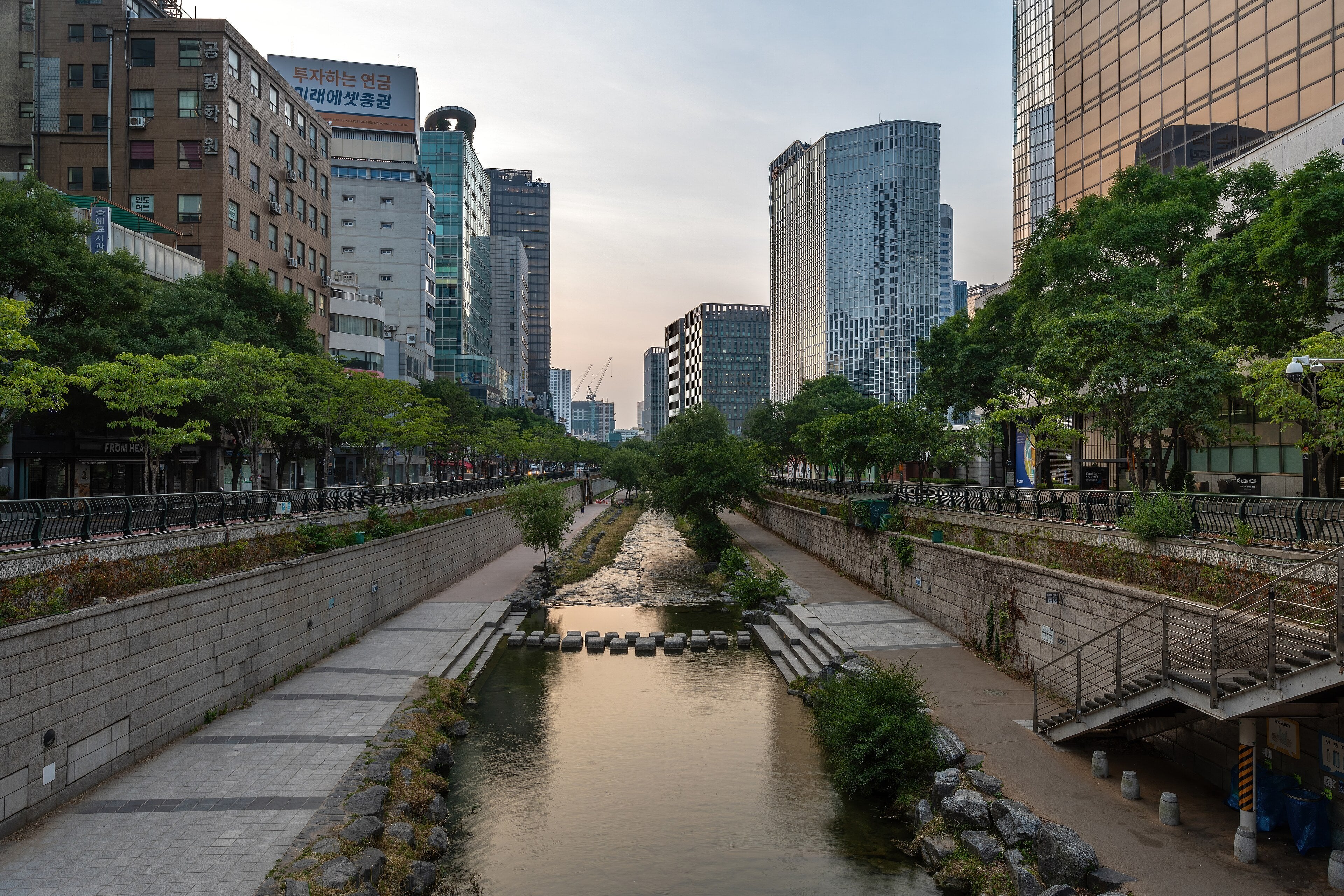 Cheonggyecheon stream at sunrise