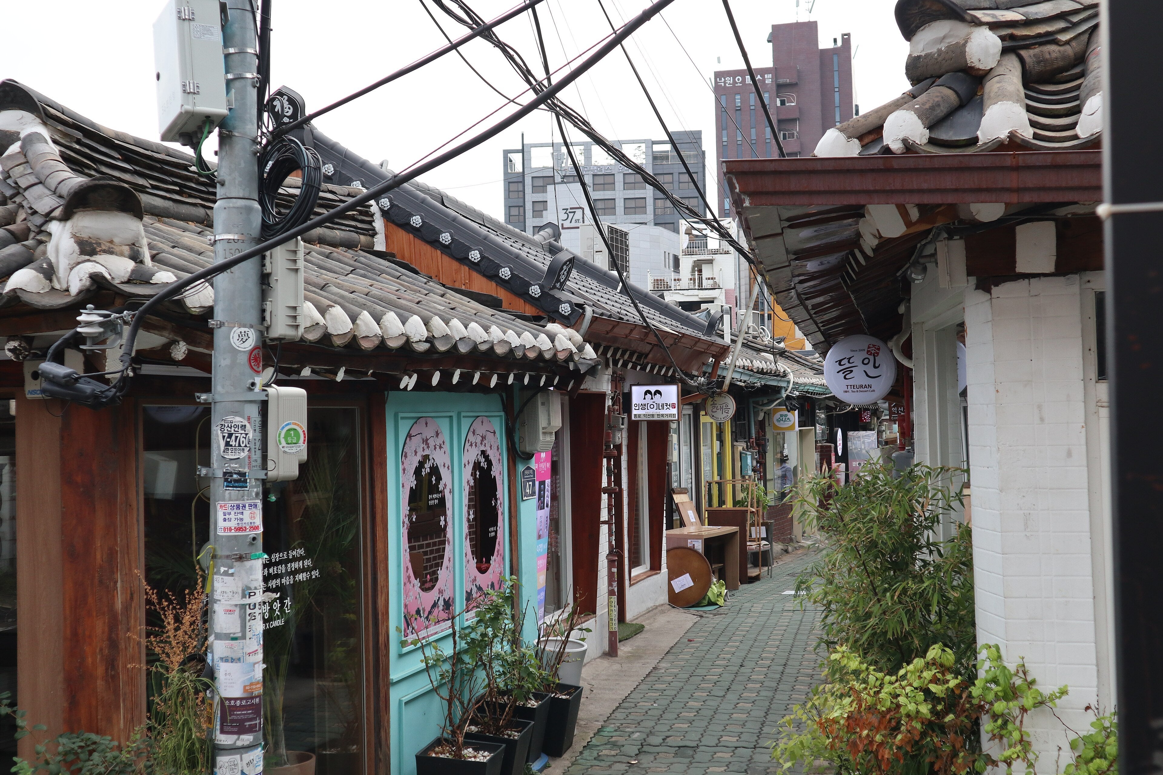 Hanok alleys of Ikseon-dong