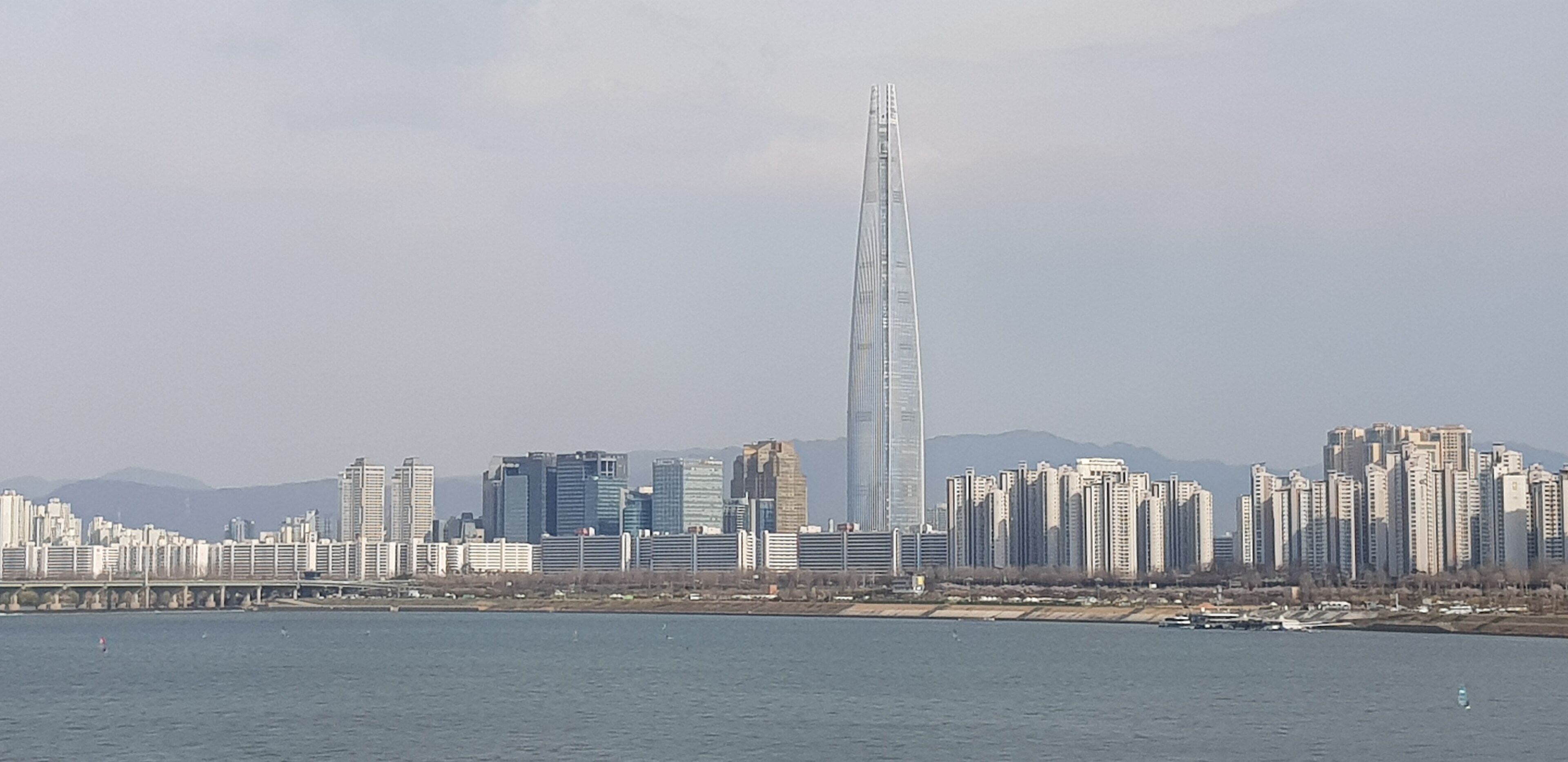 Lotte World Tower from the Han River