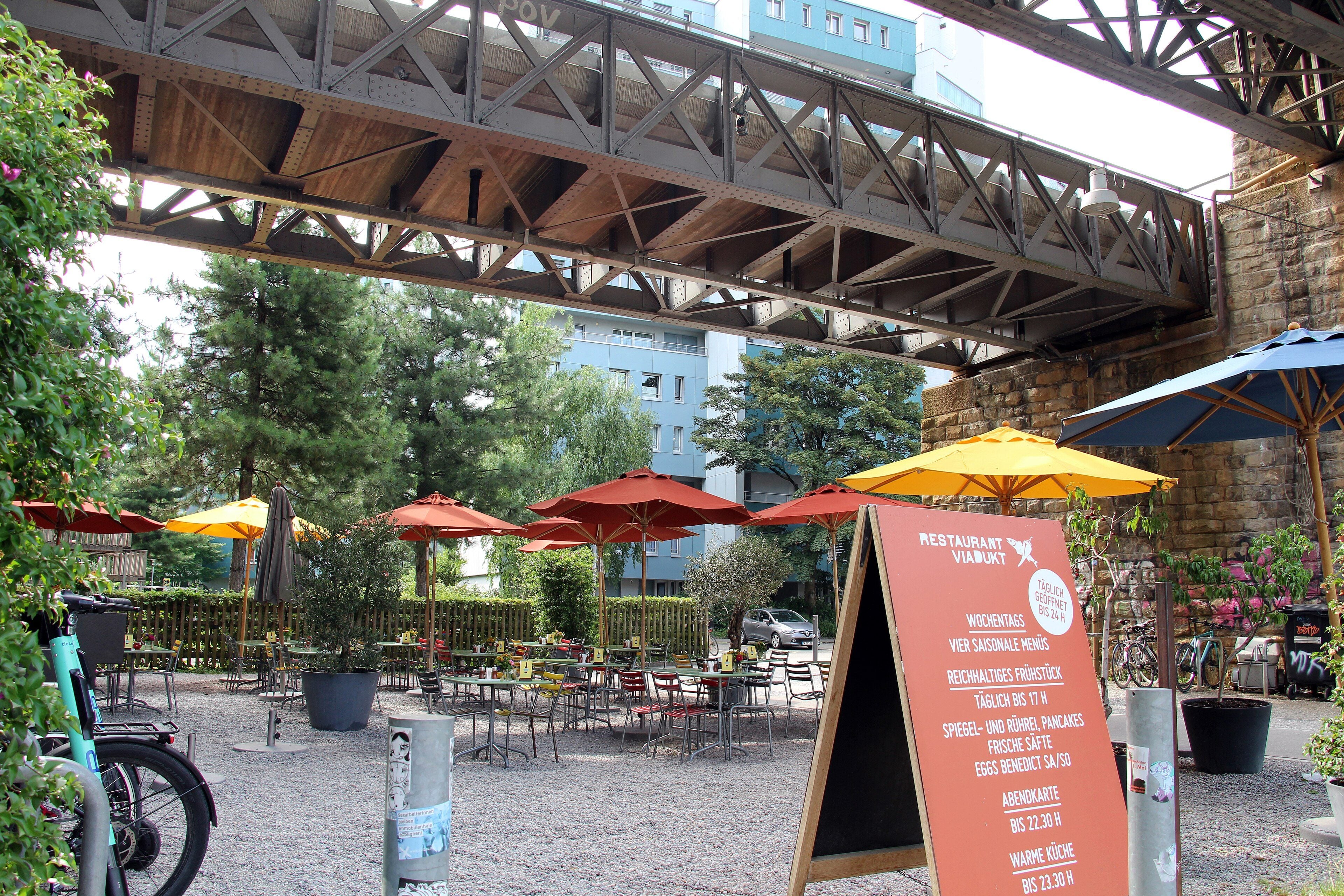 Terraces under the arches of Im Viadukt