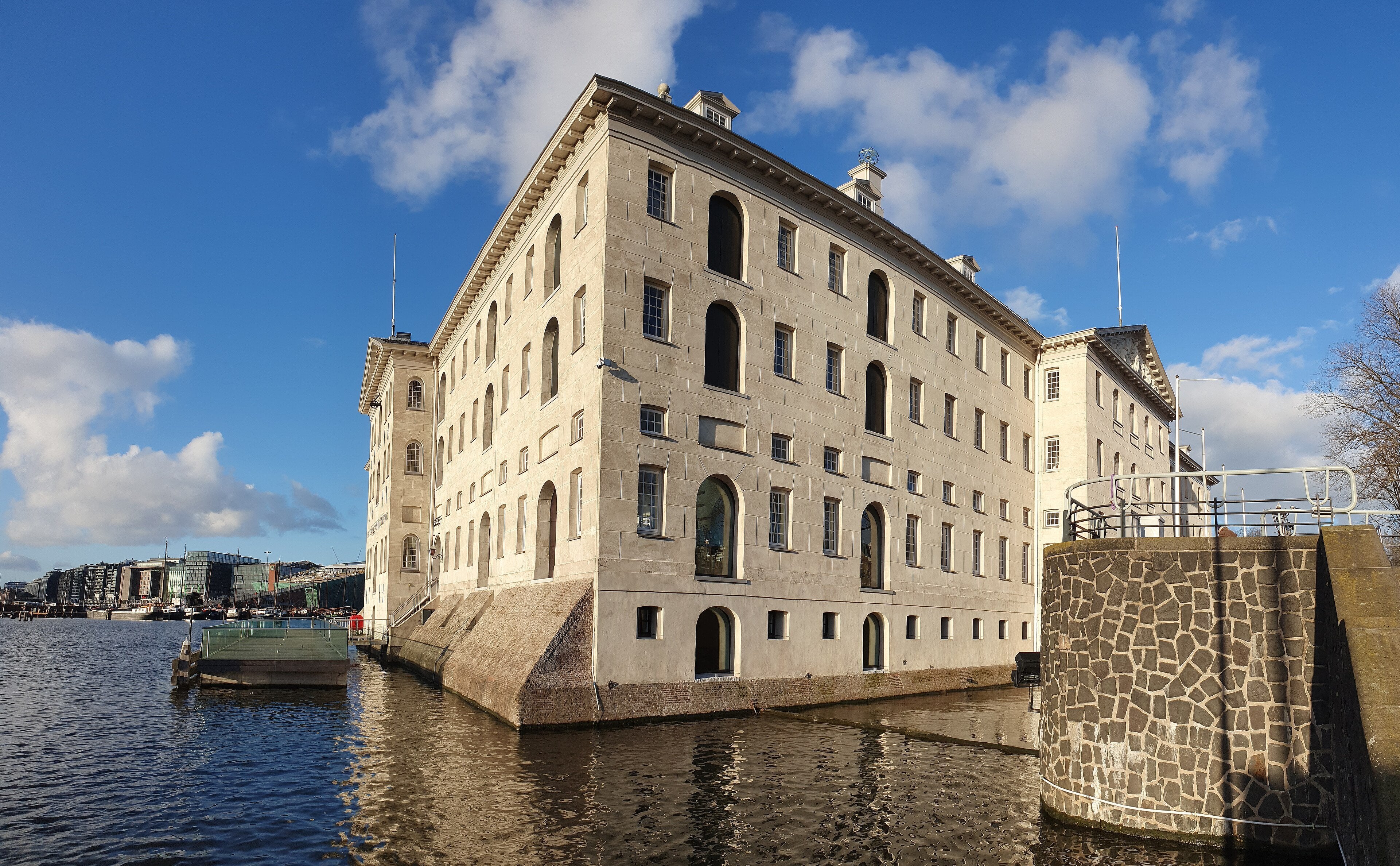 Het Scheepvaartmuseum on the Oosterdok