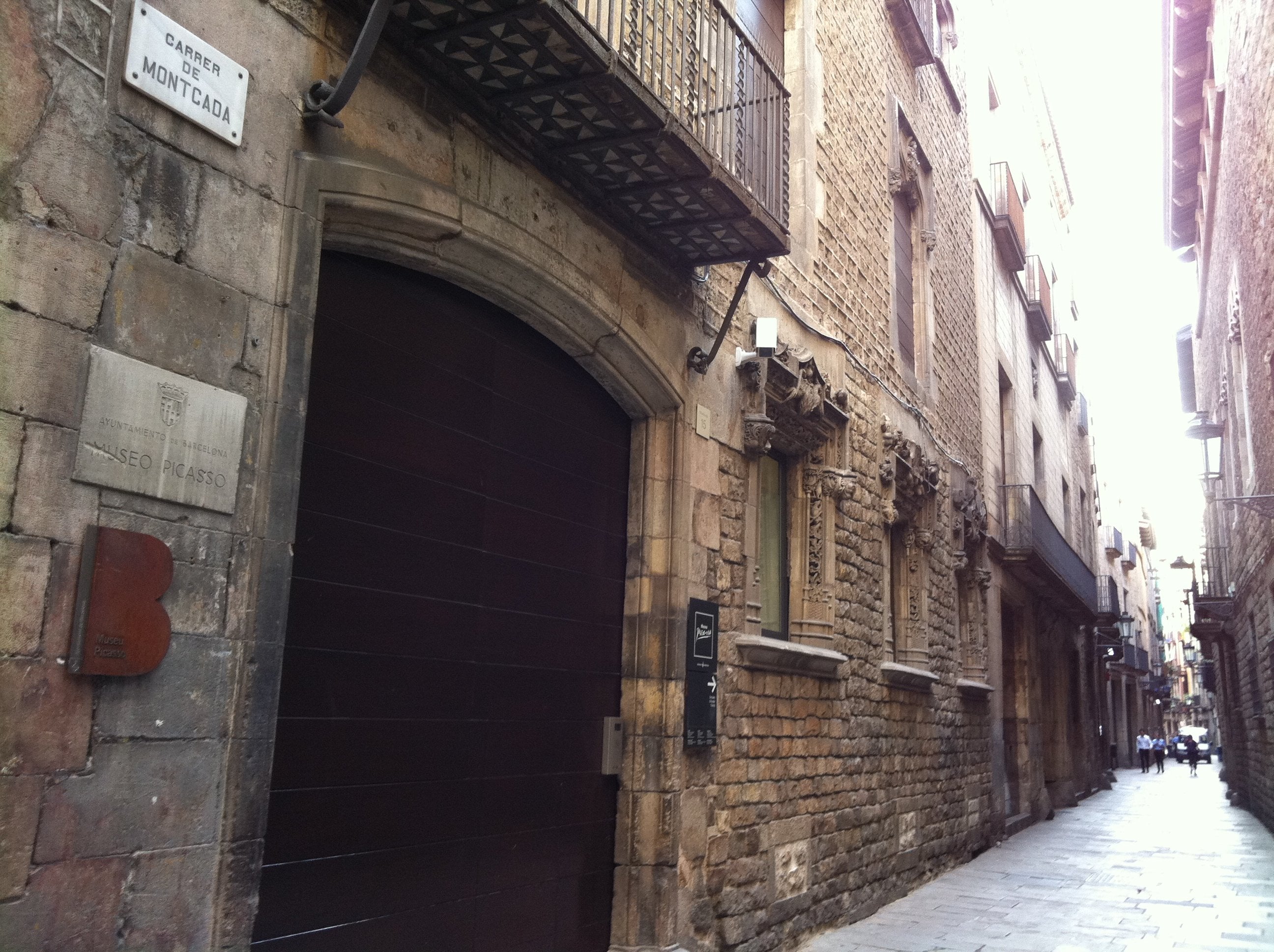 Carrer de Montcada outside the Museu Picasso