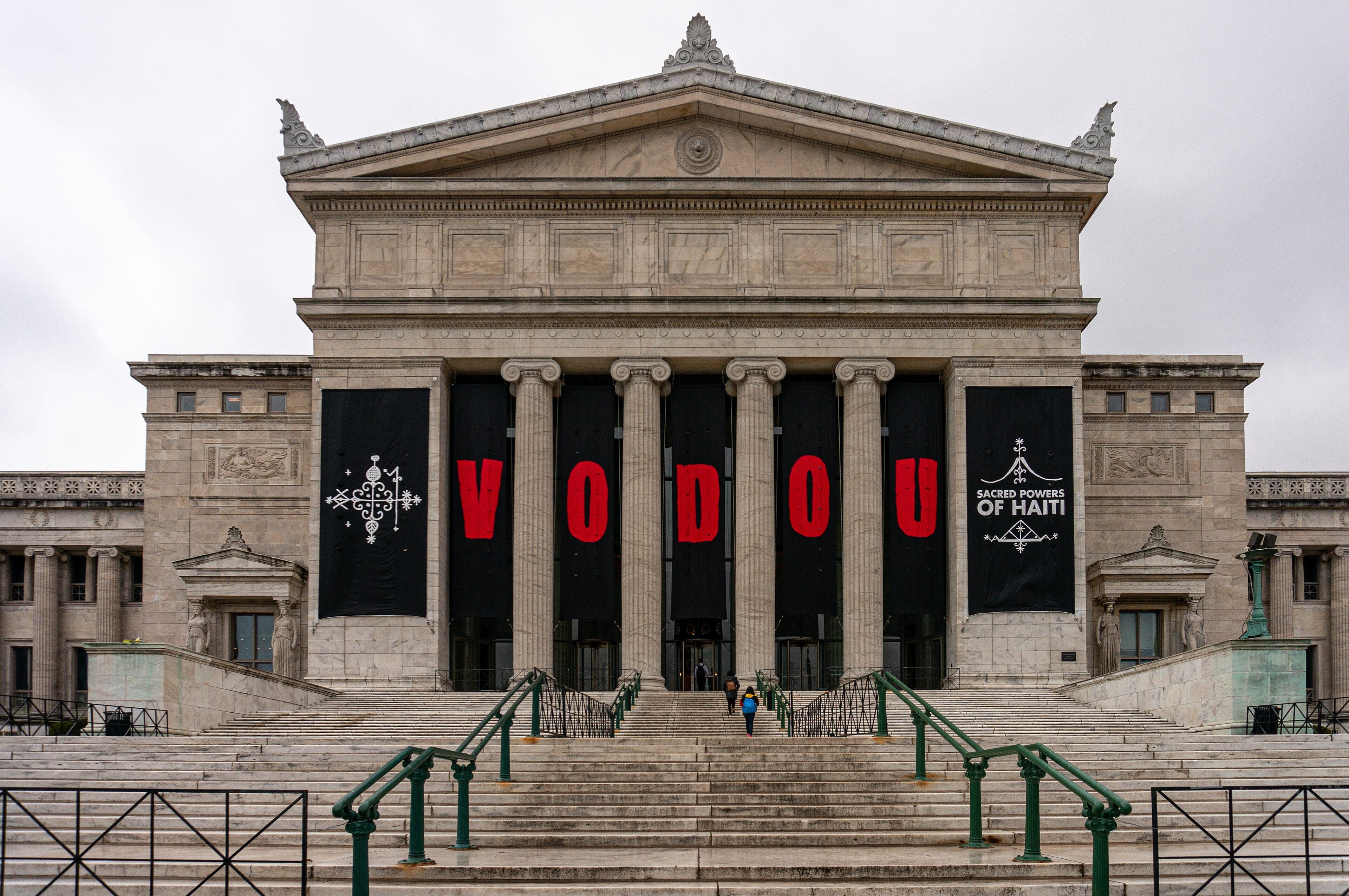 The north entrance of the Field Museum on the Museum Campus