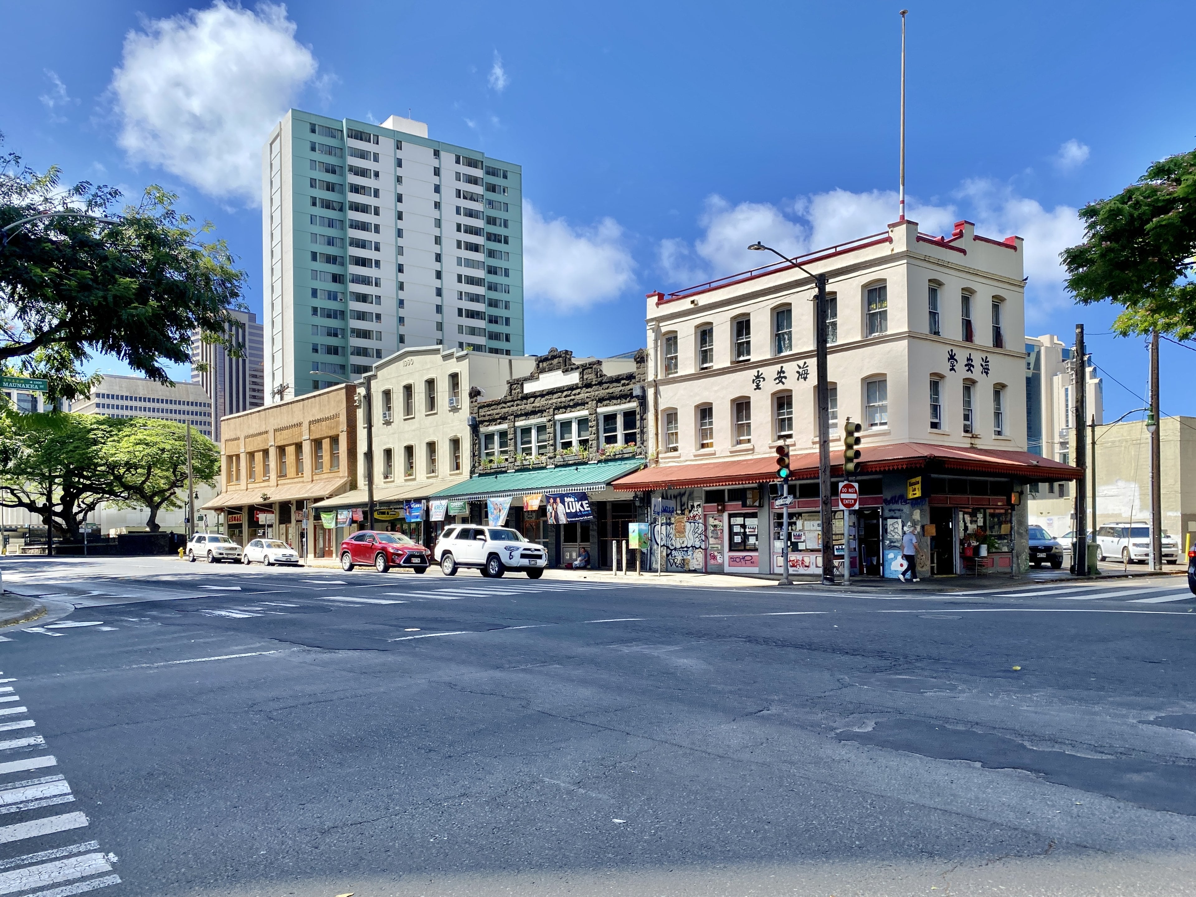 Beretania Street at the edge of Chinatown