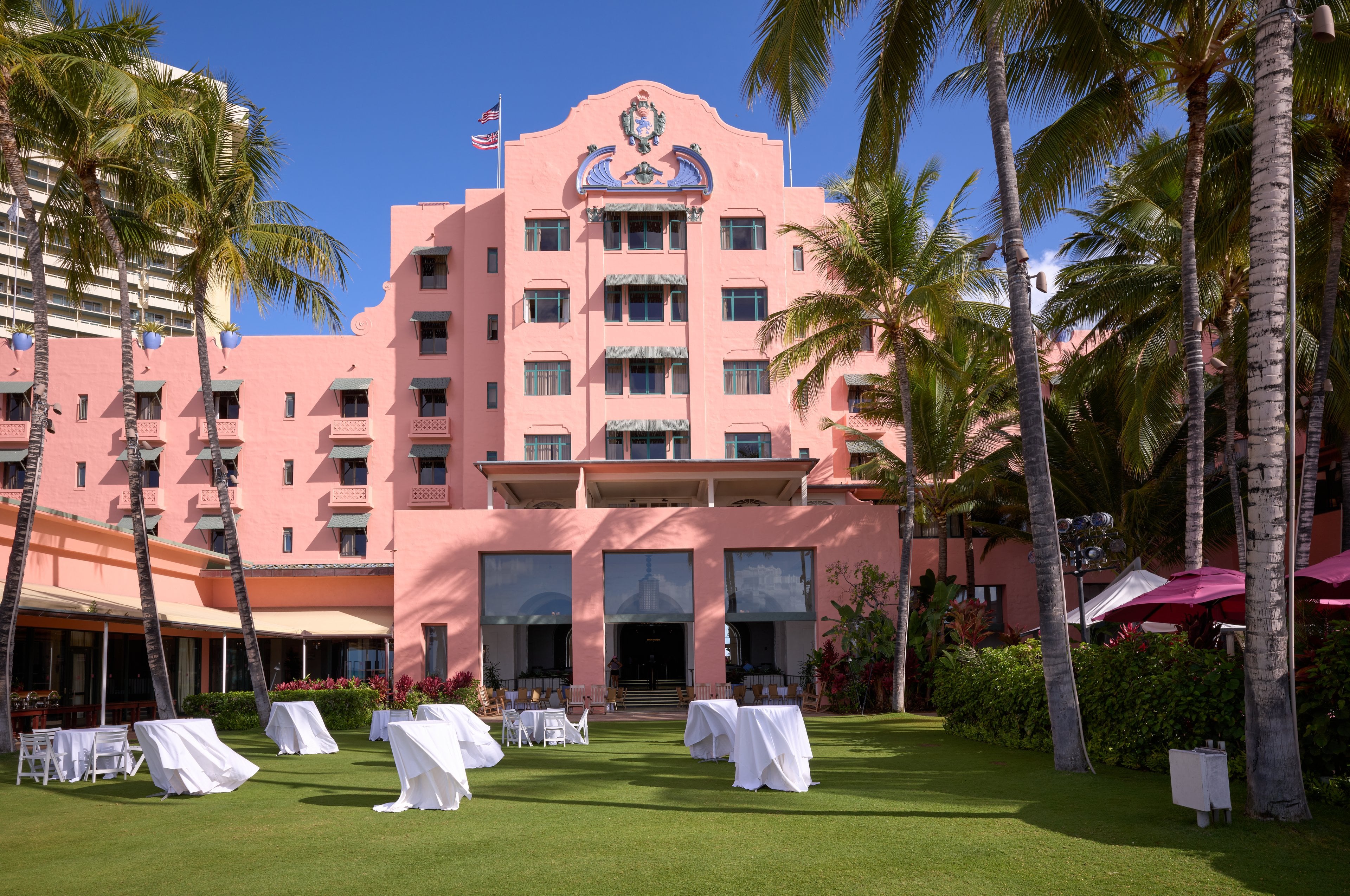 The pink Royal Hawaiian hotel and its lawn