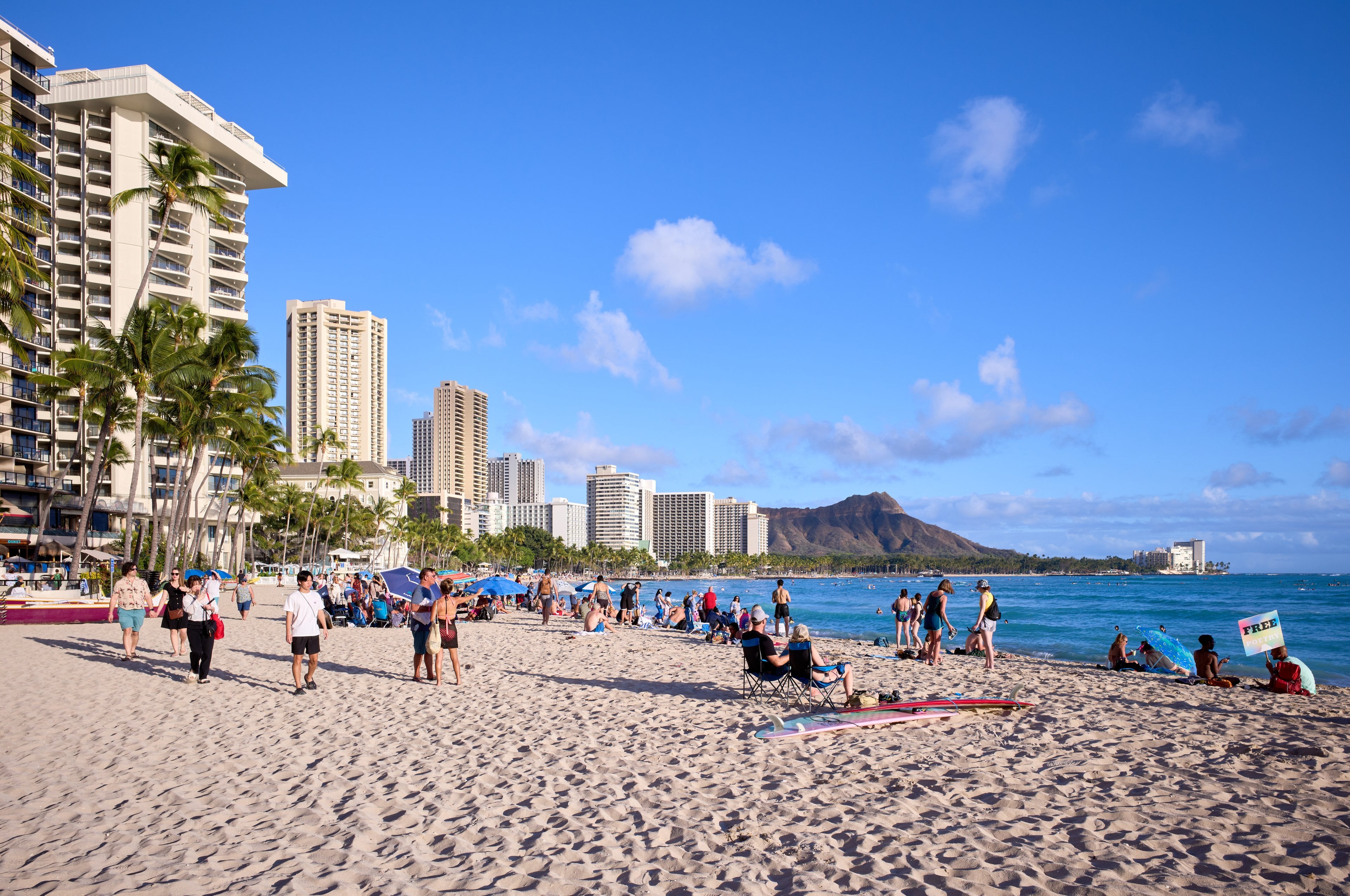 Waikīkī Beach looking toward Diamond Head