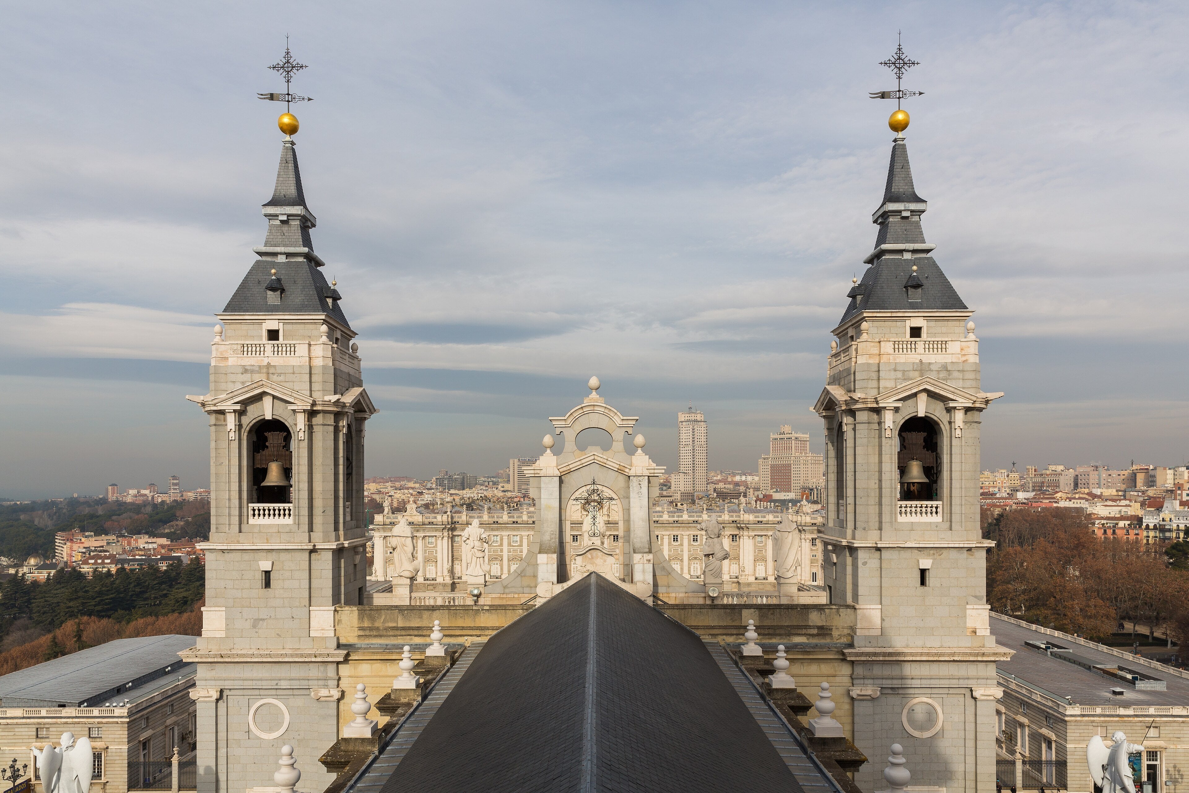 Almudena Cathedral’s towers, with the Royal Palace behind