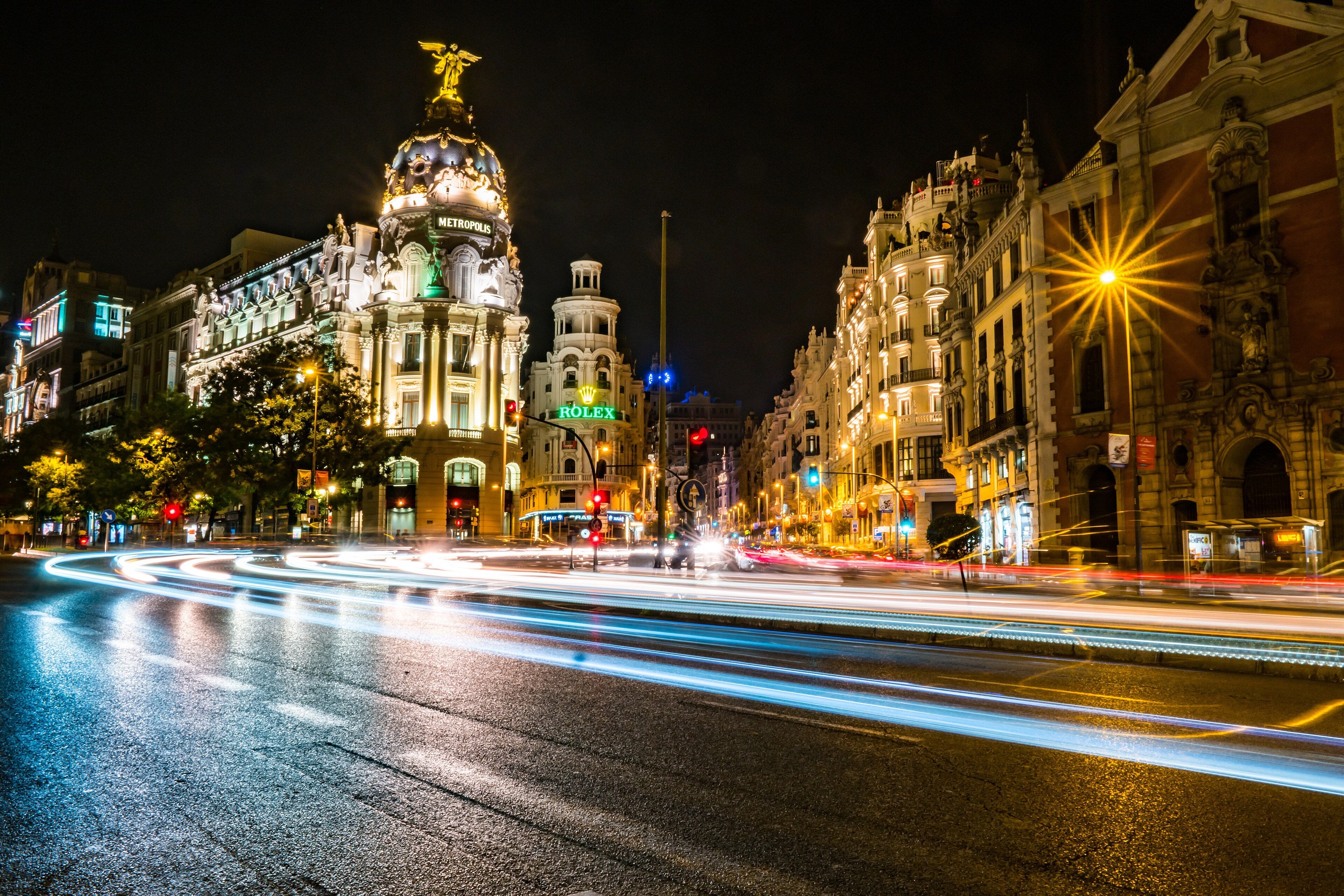 The Metrópolis building where Gran Vía meets Calle de Alcalá