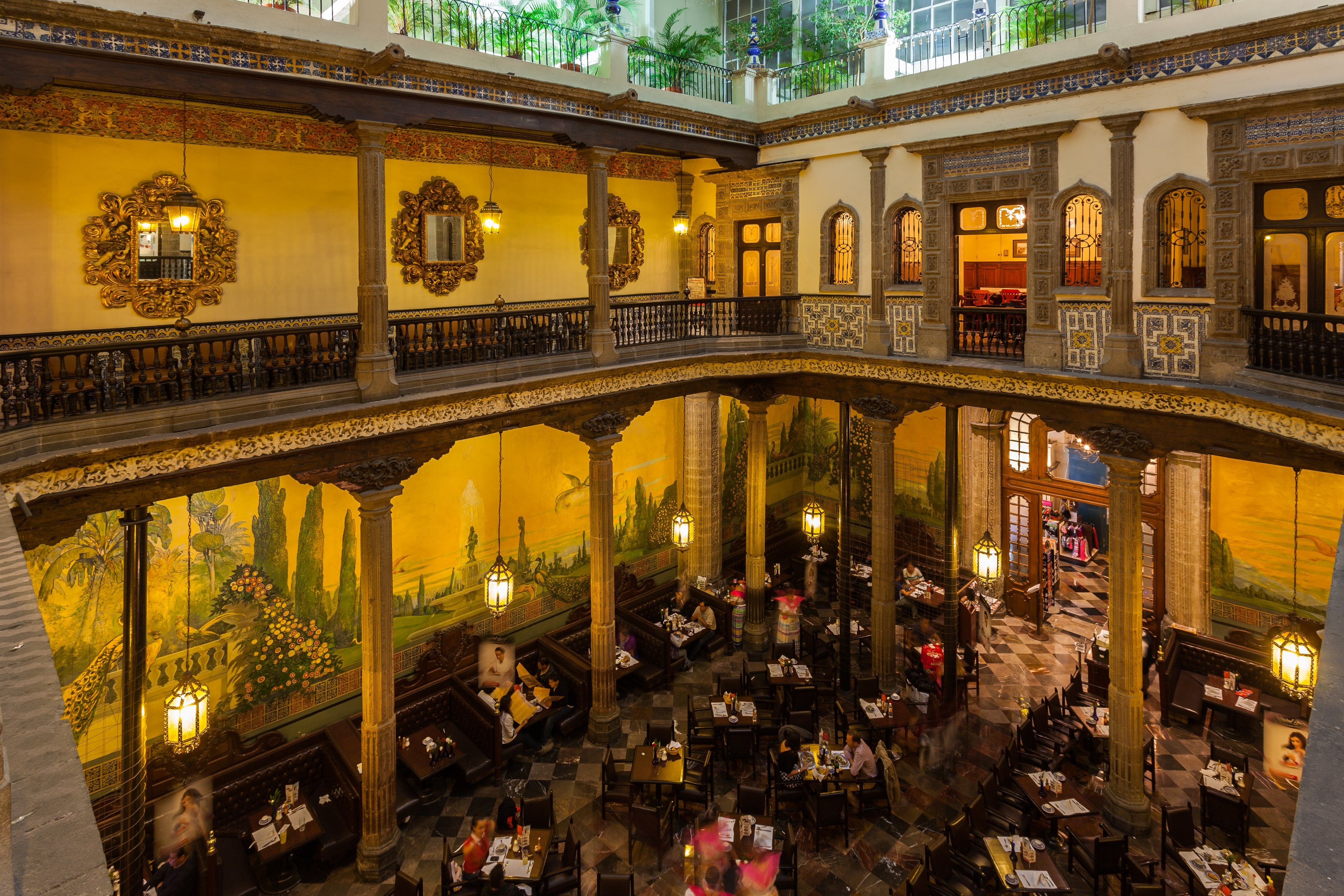 The courtyard restaurant inside the Casa de los Azulejos