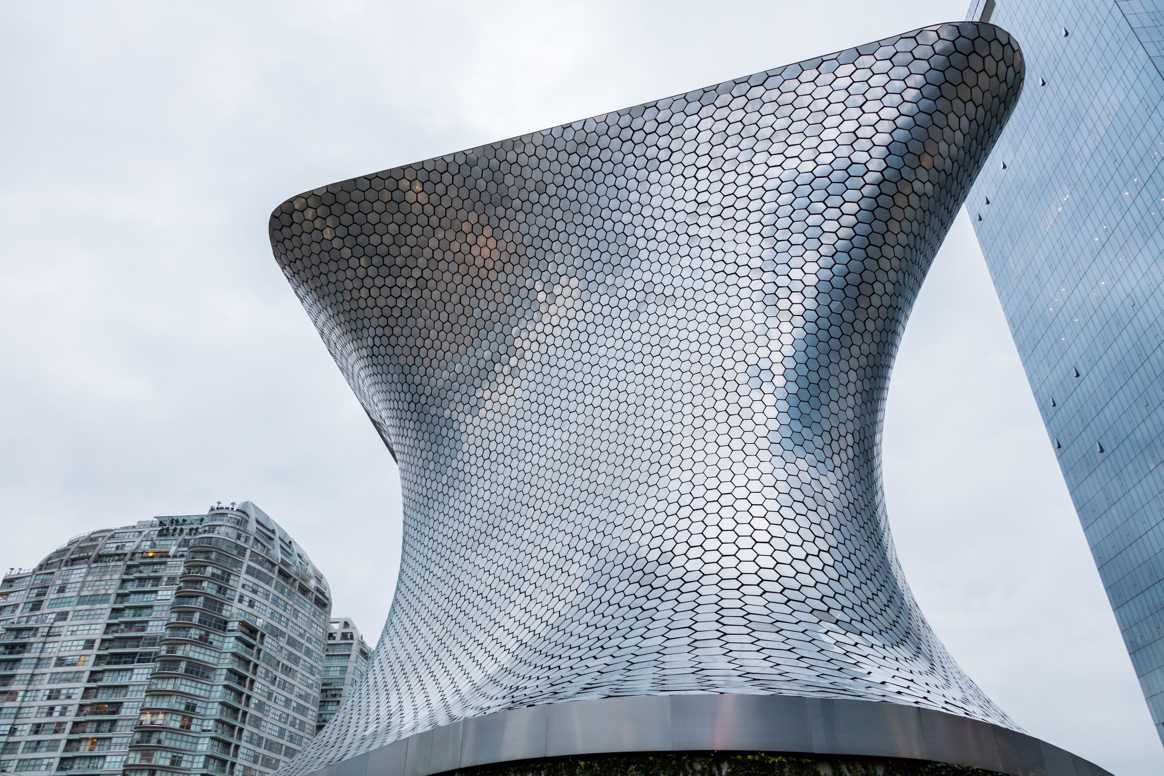 The tiled, curving Museo Soumaya in Nuevo Polanco