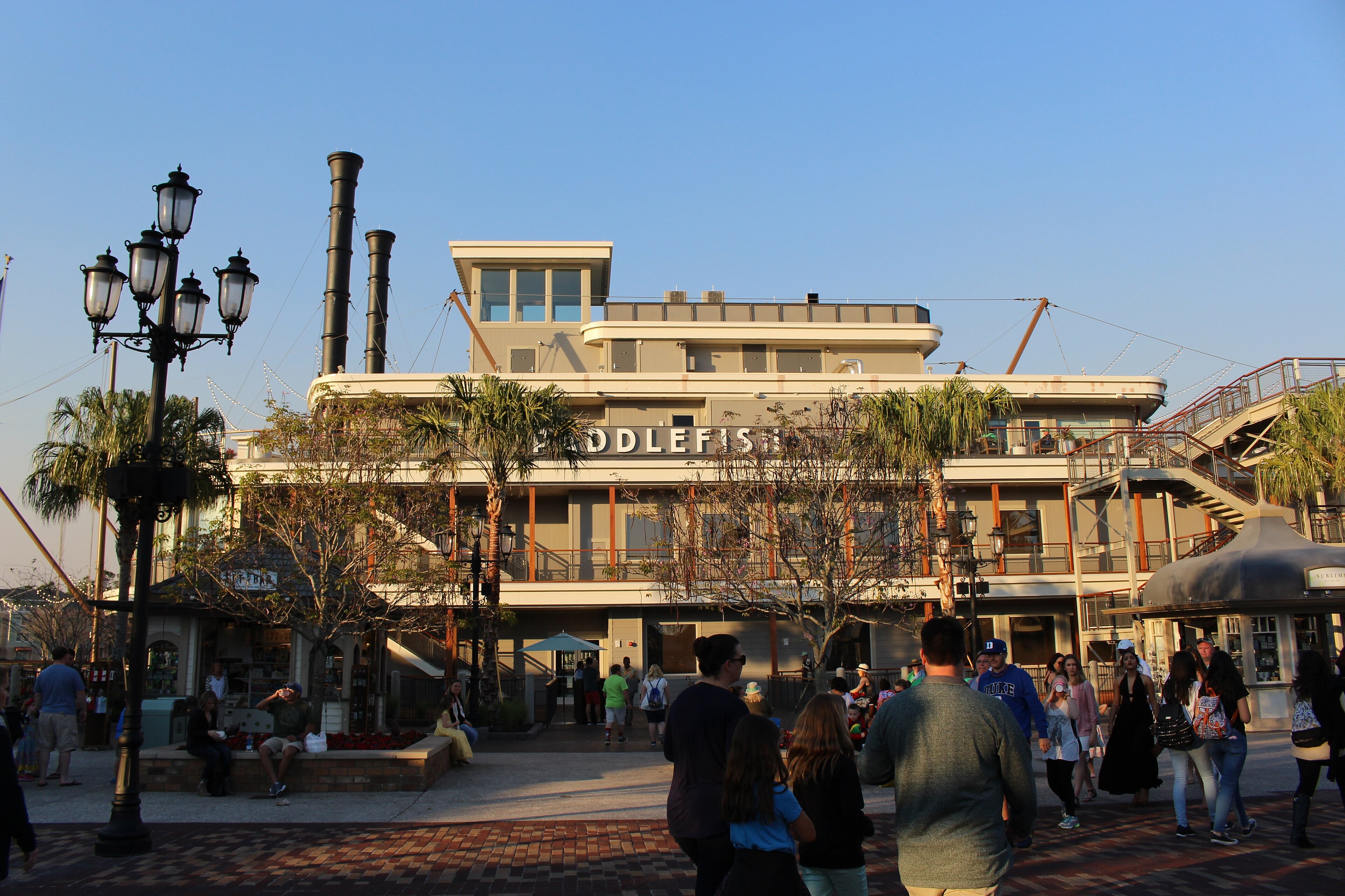 The Paddlefish paddle-wheeler restaurant on the lake at Disney Springs